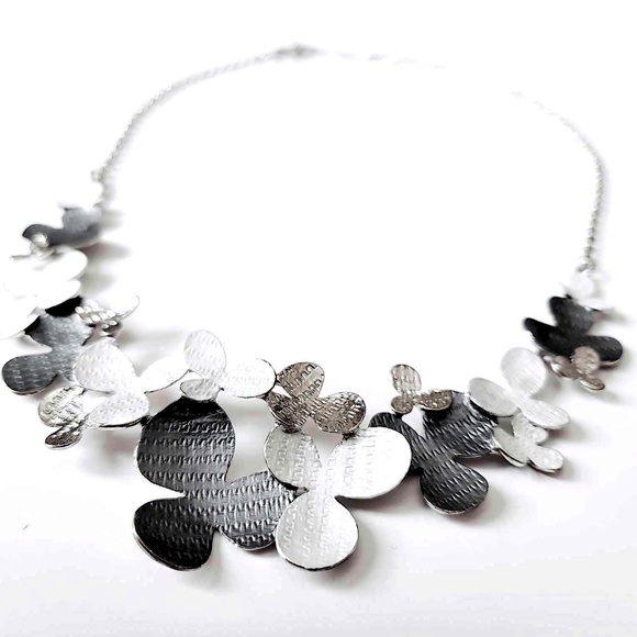 SPOUTNIK Silver Chain Link Multi-grey Textured Floral Shapes Necklace - Picture 8 of 11